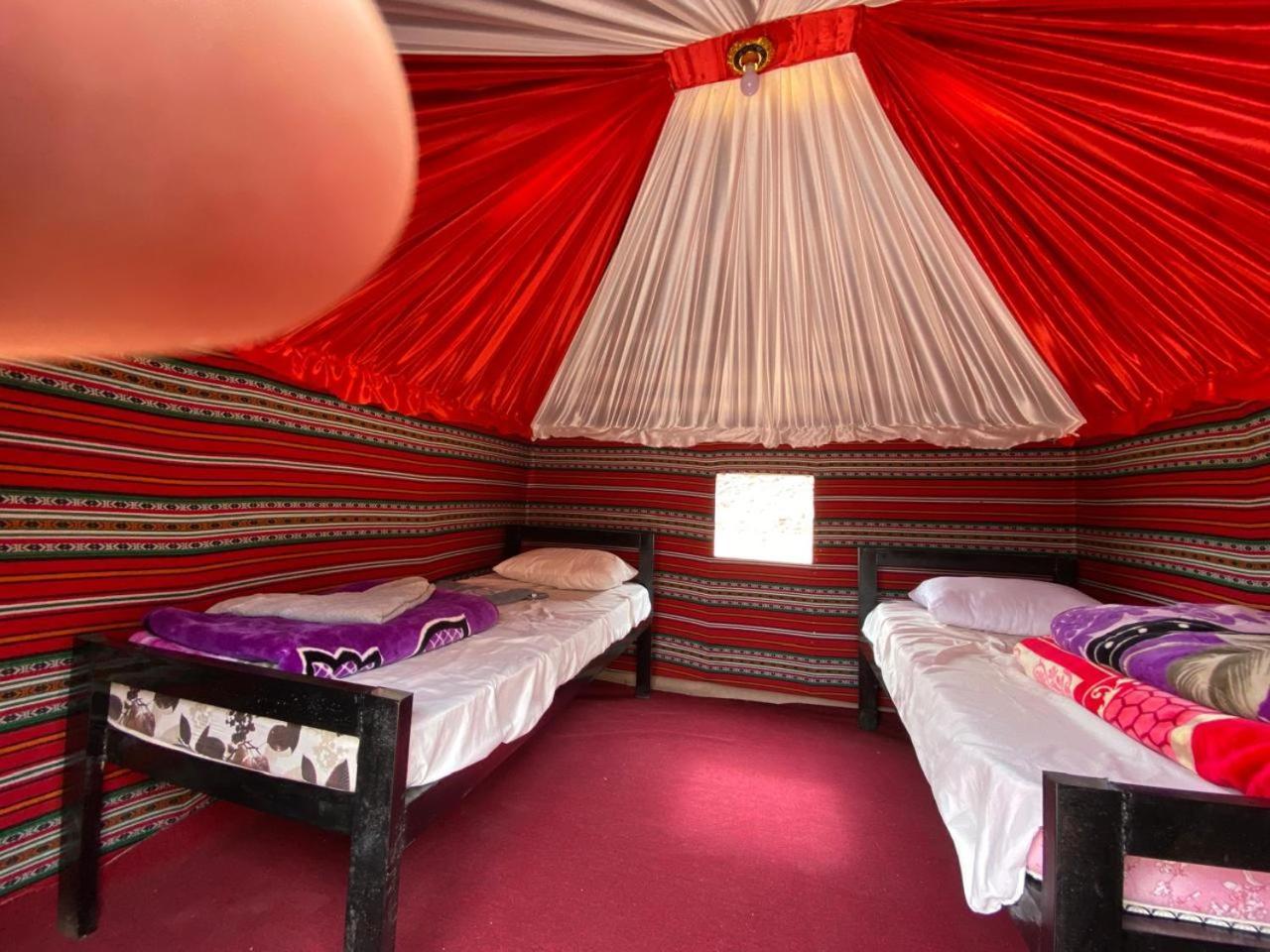 Wadi Rum Bedouin City Camp & Tours מראה חיצוני תמונה